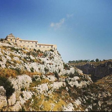 בית הארחה אבולה 	Eremo Madonna Delle Grazie מראה חיצוני תמונה