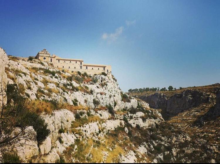 בית הארחה אבולה 	Eremo Madonna Delle Grazie מראה חיצוני תמונה