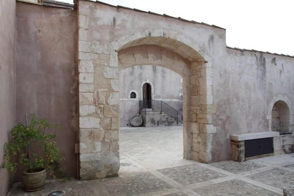 בית הארחה אבולה 	Eremo Madonna Delle Grazie מראה חיצוני תמונה