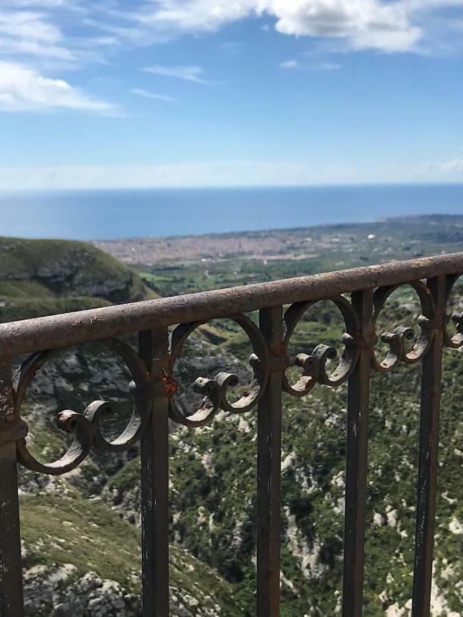בית הארחה אבולה 	Eremo Madonna Delle Grazie מראה חיצוני תמונה